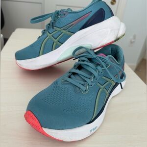 Women’s Asics Gel Running Shoe Size 9-1/2